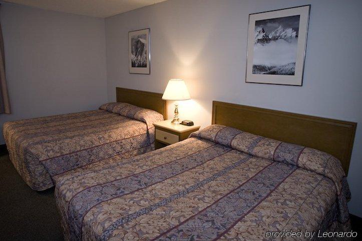 Heritage Inn Hotel & Convention Centre - Pincher Creek Room photo