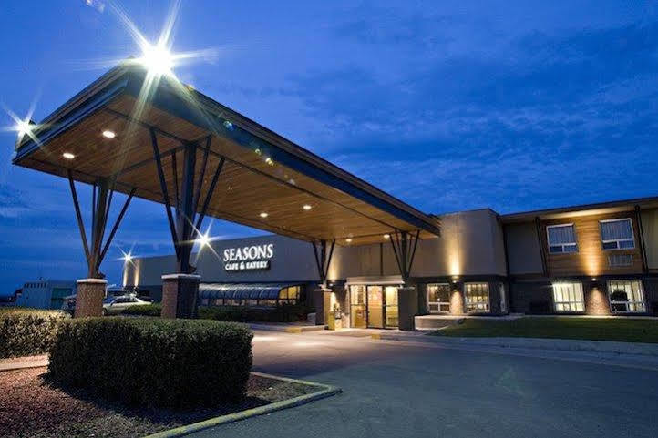Heritage Inn Hotel & Convention Centre - Pincher Creek Exterior photo